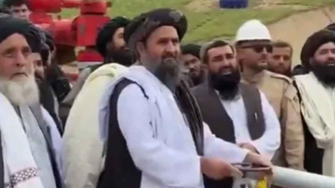 Foto - İşte Şeriat'ın bereketi: Her yerden petrol fışkırmaya başladı