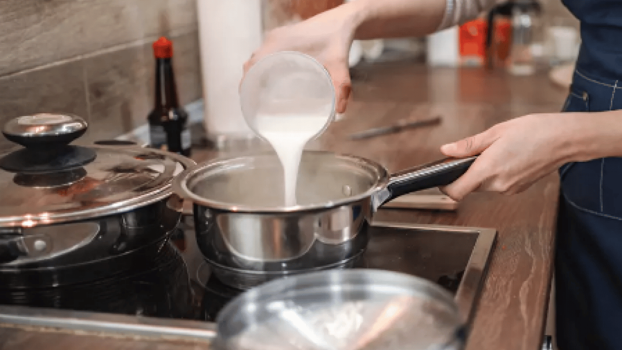 Foto - İşte sütün taşmasını önleyen eski yöntem: Anneannelerimiz ve babaannelerimiz haklıymış...