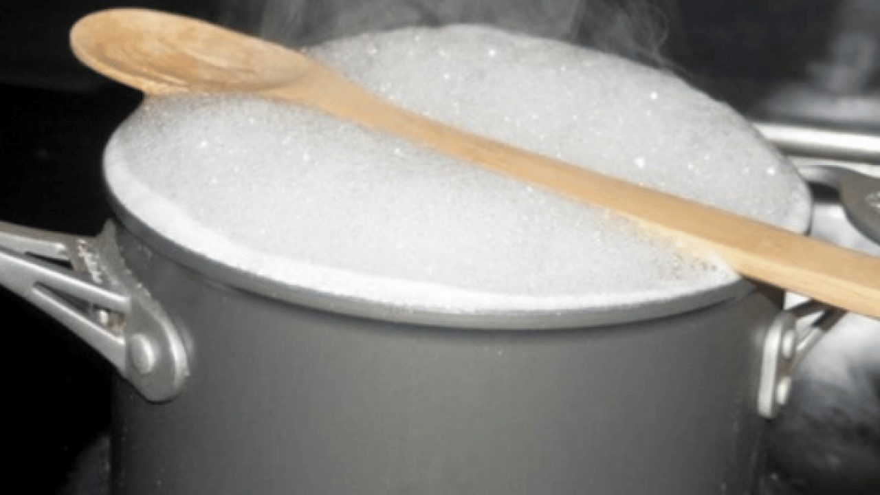 Foto - İşte sütün taşmasını önleyen eski yöntem: Anneannelerimiz ve babaannelerimiz haklıymış...