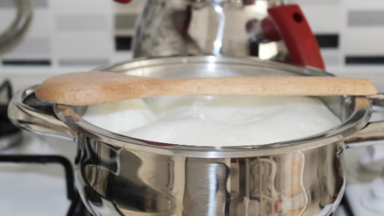 Foto - İşte sütün taşmasını önleyen eski yöntem: Anneannelerimiz ve babaannelerimiz haklıymış...