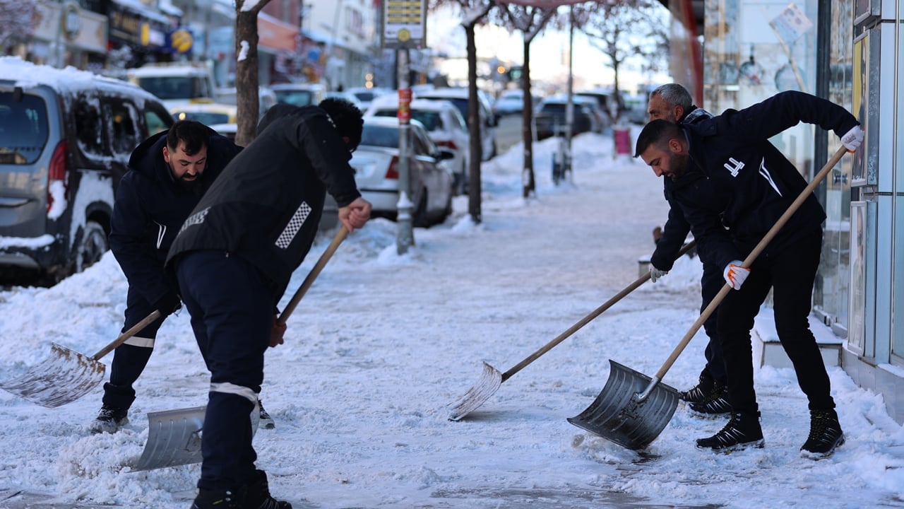 Foto - İşte Türkiye’nin -30.3 dereceyle en soğuk ili! Zemheri soğukları başladı!