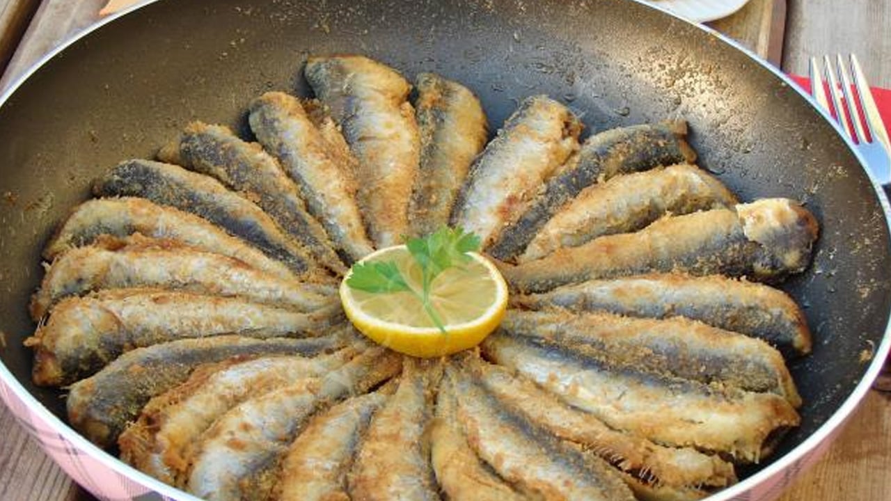 Foto - Canan Karatay ısrarla öneriyor: Balık kokusunu yok etmek için o baharatı ısıtın! Israrla tavsiye etti... Balığı böyle pişirin