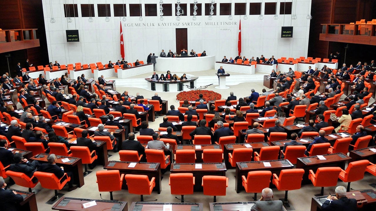 Foto - İstifa ve transferler sonrası tablo değişti! Hangi partinin kaç vekili var? İşte TBMM’deki güncel sandalye dağılımı