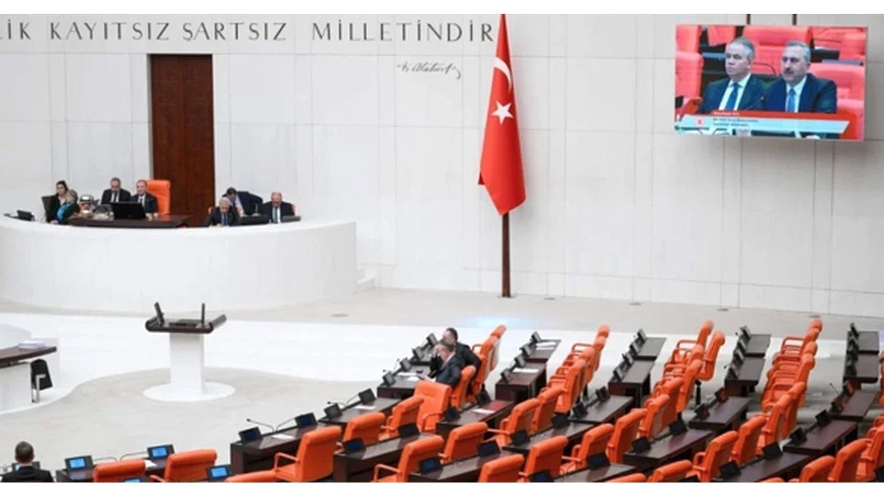Foto - İstifa ve transferler sonrası tablo değişti! Hangi partinin kaç vekili var? İşte TBMM’deki güncel sandalye dağılımı