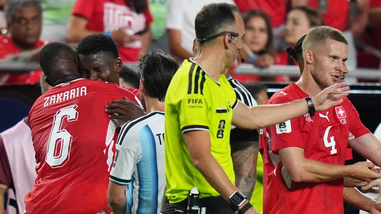 Foto - İsviçre - Arjantin maçında anlamsız kırmızı kart! Oyuncu gözyaşlarına boğuldu