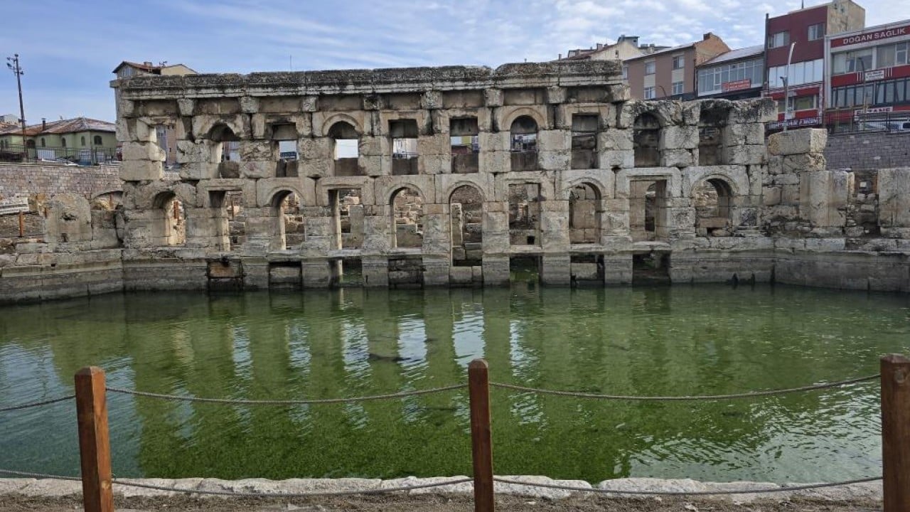 İzlemek serbest girmek yasak!