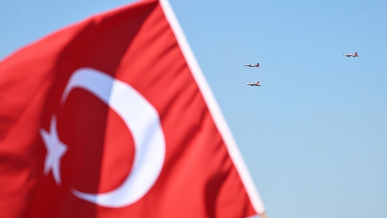 Foto - İzleyicilerden büyük alkış aldı Türk Yıldızları 45 dakikada Belçika'yı fethetti