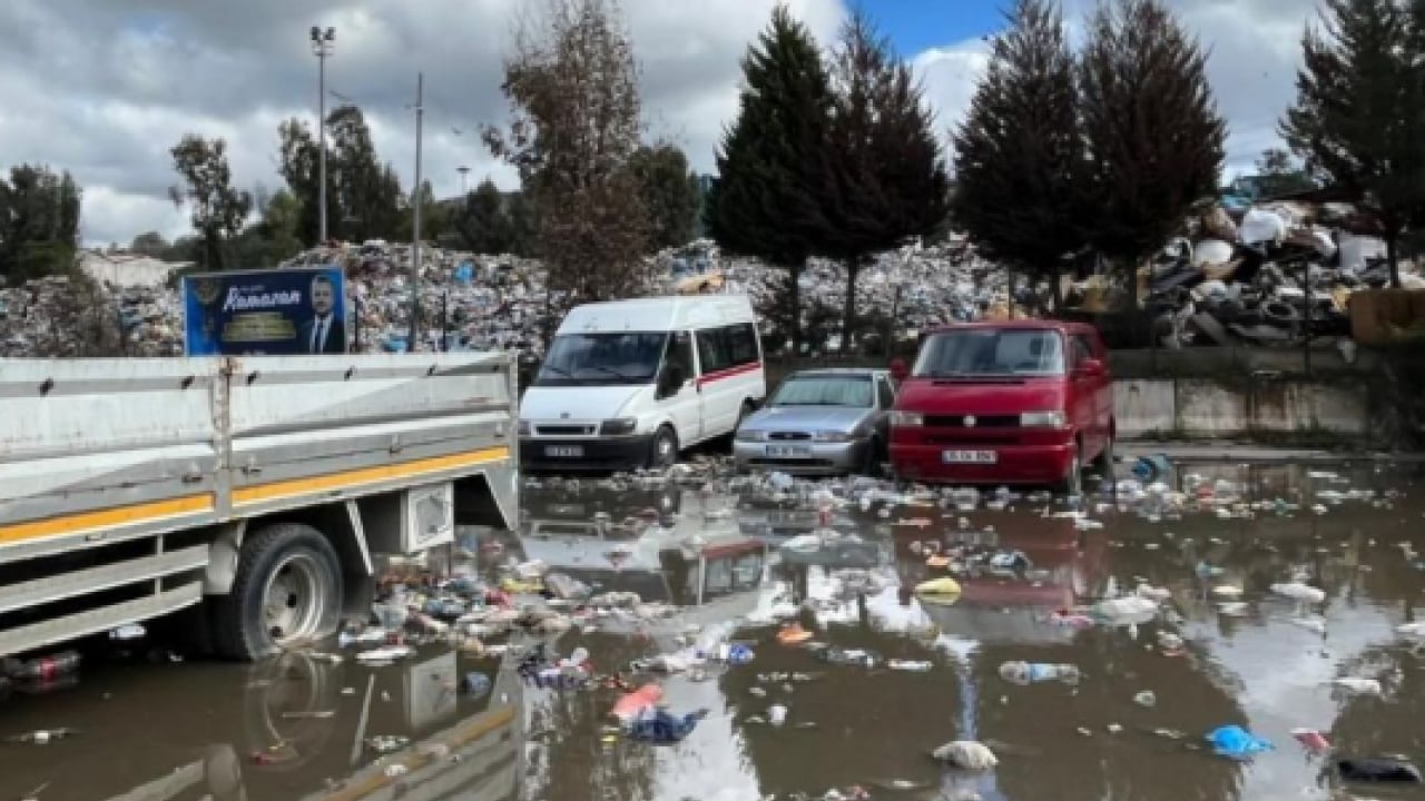 Foto - İzmir böyle zulüm görmedi: Arabalarını park edenler şok geçirdi!