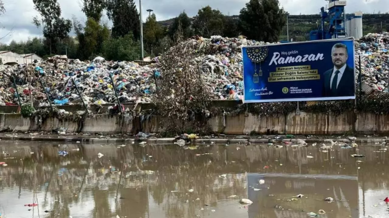 Foto - İzmir böyle zulüm görmedi: Arabalarını park edenler şok geçirdi!