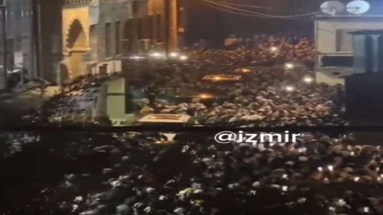 Foto - İzmir İzmir olalı böyle kalabalık görmedi! Ziyarete gelen isim için oluşan insan seli olay oldu