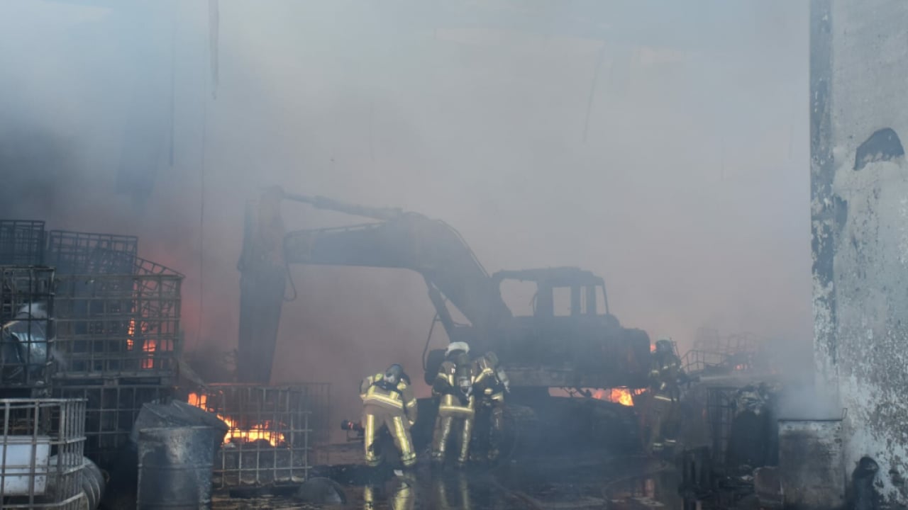 Foto - İzmir'de feci yangın! Olay yerinden ilk görüntüler geldi