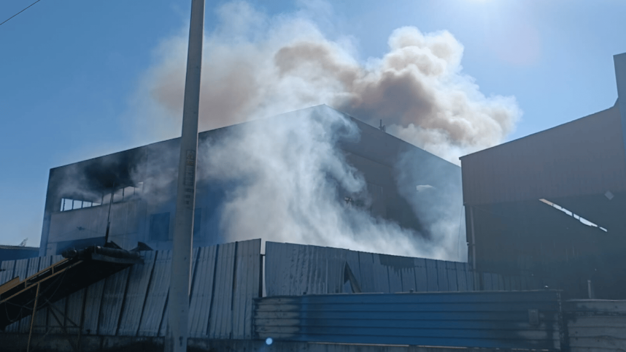 Foto - İzmir'de feci yangın! Olay yerinden ilk görüntüler geldi