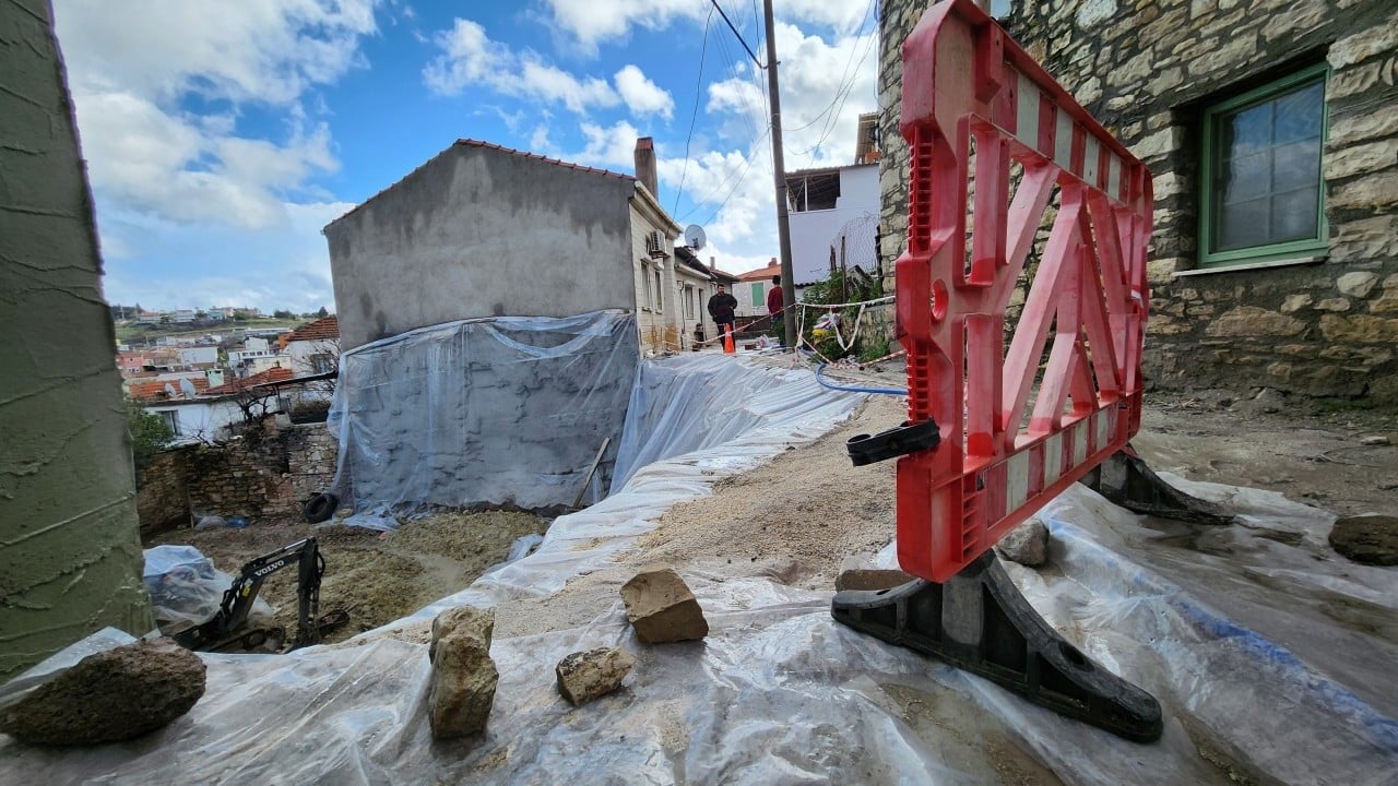 Foto - İzmir'de felaketin eşiğinden dönüldü! Evlerin duvarları çatladı, yollar kullanılamaz hale geldi