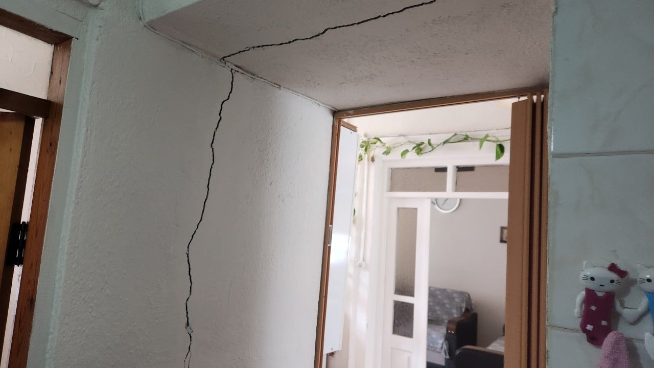 Foto - İzmir'de felaketin eşiğinden dönüldü! Evlerin duvarları çatladı, yollar kullanılamaz hale geldi