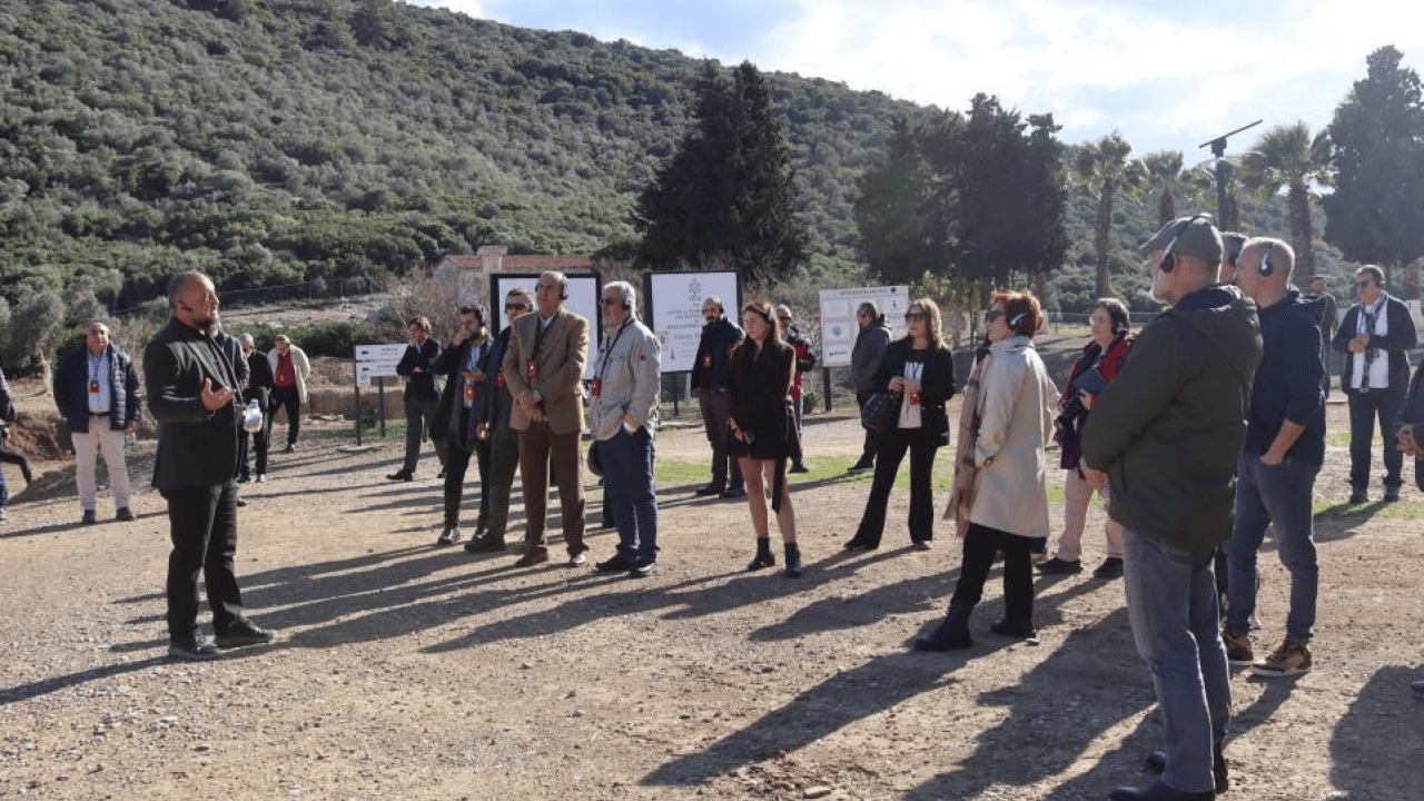 Foto - İzmir’in tarih katmanları gün ışığına çıkıyor: Smyrna’dan Klaros’a uzanan kültürel vizyon! Ege’nin mirası gelecek nesillere taşınıyor