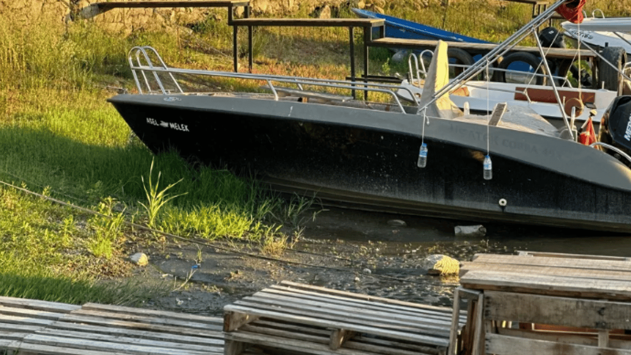 Foto - İznik Gölü can çekişiyor! Fabrikalar gölü kurutuyor