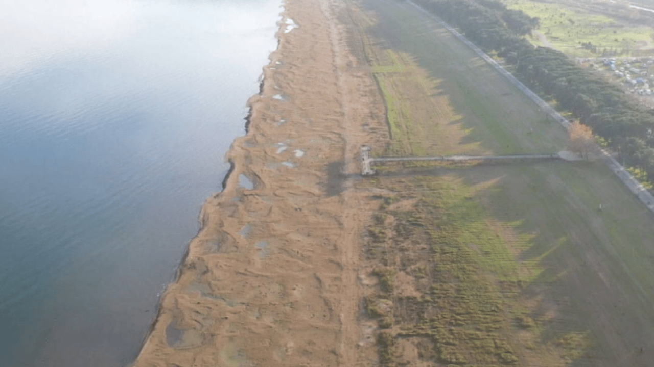 Foto - İznik Gölü can çekişiyor! Fabrikalar gölü kurutuyor