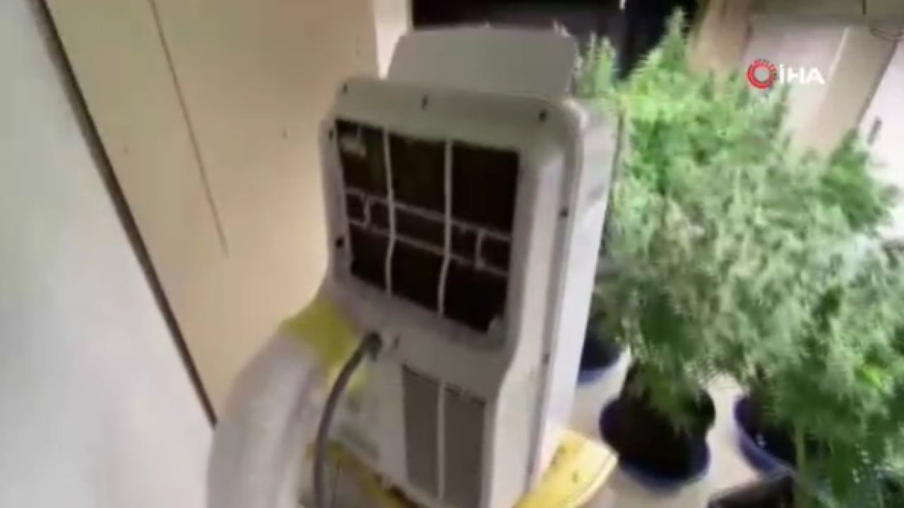 Foto - Jandarma ve MİT'ten İzmir'de dev operasyon! 25 yıl hapis cezası bulunan zehir taciri sahte kimlikle kıskıvrak yakalandı