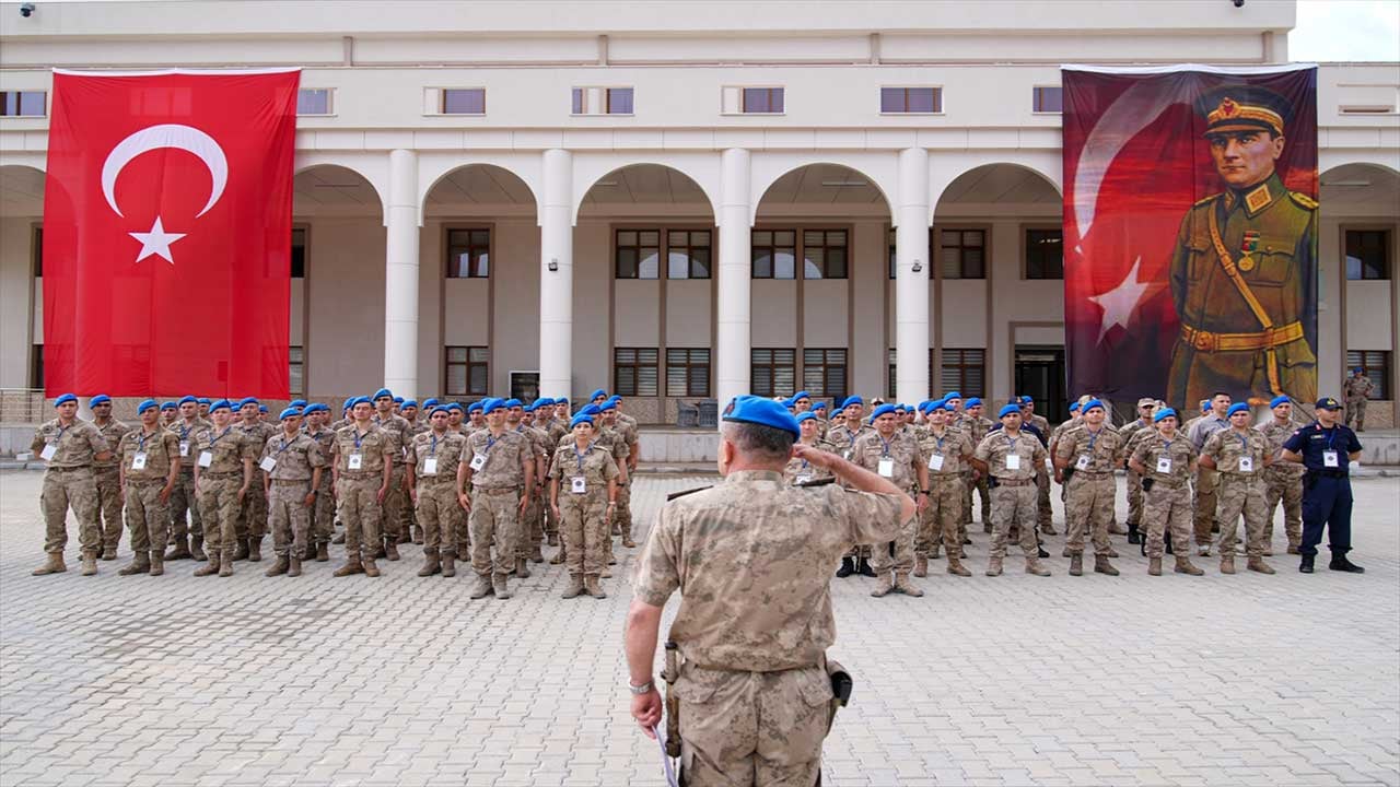 Foto - Jandarmanın keskin nişancıları hedefi 12'den vurdu! Şırnaklı uzman çavuşlar İzmir'deki dev yarışmaya damga vurdu!
