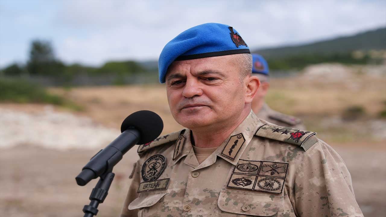 Foto - Jandarmanın keskin nişancıları hedefi 12'den vurdu! Şırnaklı uzman çavuşlar İzmir'deki dev yarışmaya damga vurdu!