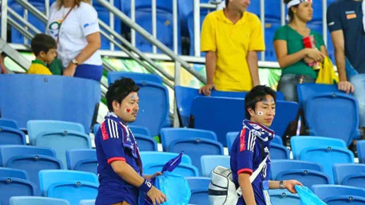 Japon taraftarların temizliği gönülleri fethetti!