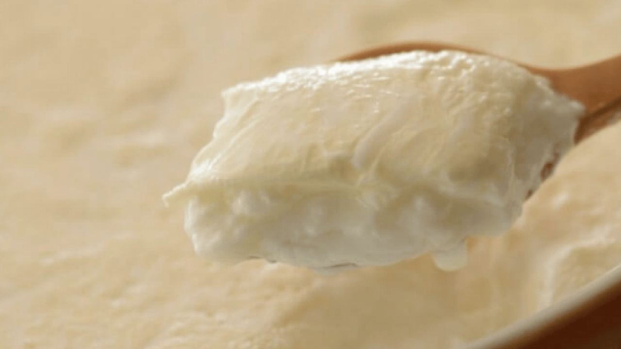 Foto - Jersey sütü ile birlikte daha kıvamlı... Kalıp gibi çıkıyor: Ev yoğurdu tarifi, taşırmadan kaynatın