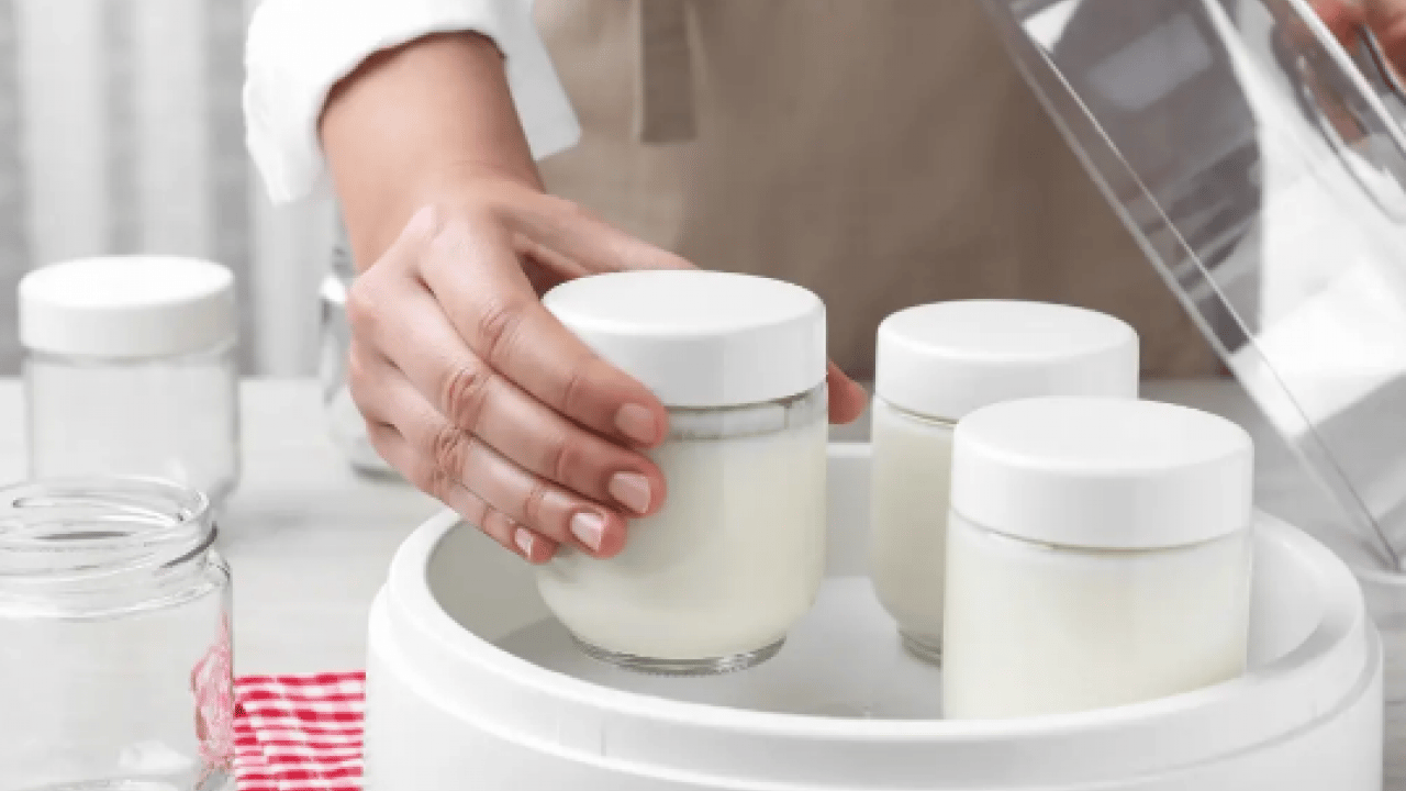 Foto - Jersey sütü ile birlikte daha kıvamlı... Kalıp gibi çıkıyor: Ev yoğurdu tarifi, taşırmadan kaynatın