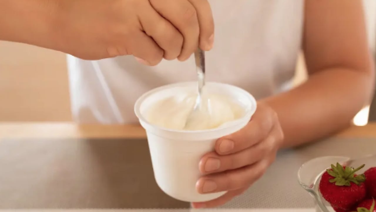 Foto - Jersey sütü ile birlikte daha kıvamlı... Kalıp gibi çıkıyor: Ev yoğurdu tarifi, taşırmadan kaynatın