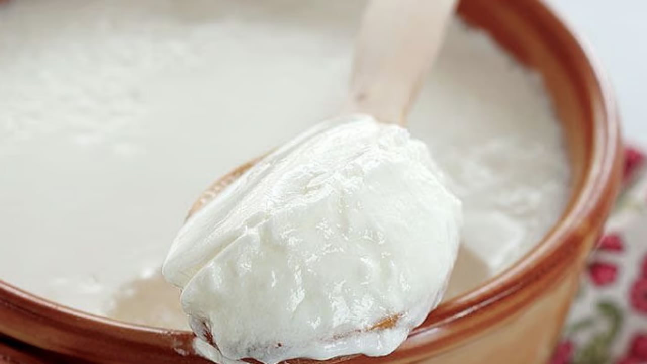 Foto - Jersey sütü ile birlikte daha kıvamlı... Kalıp gibi çıkıyor: Ev yoğurdu tarifi, taşırmadan kaynatın