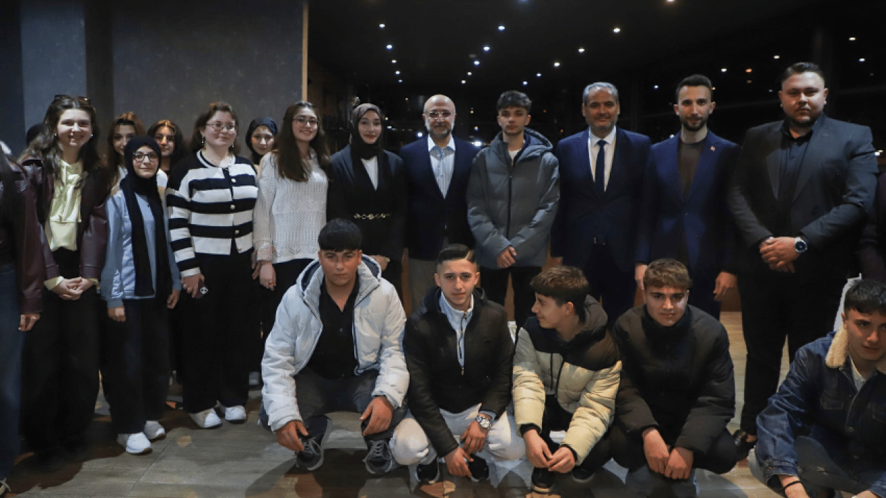 Foto - AK Parti Afyonkarahisar İl Başkanı Av. Turgay Şahin iftar programında...