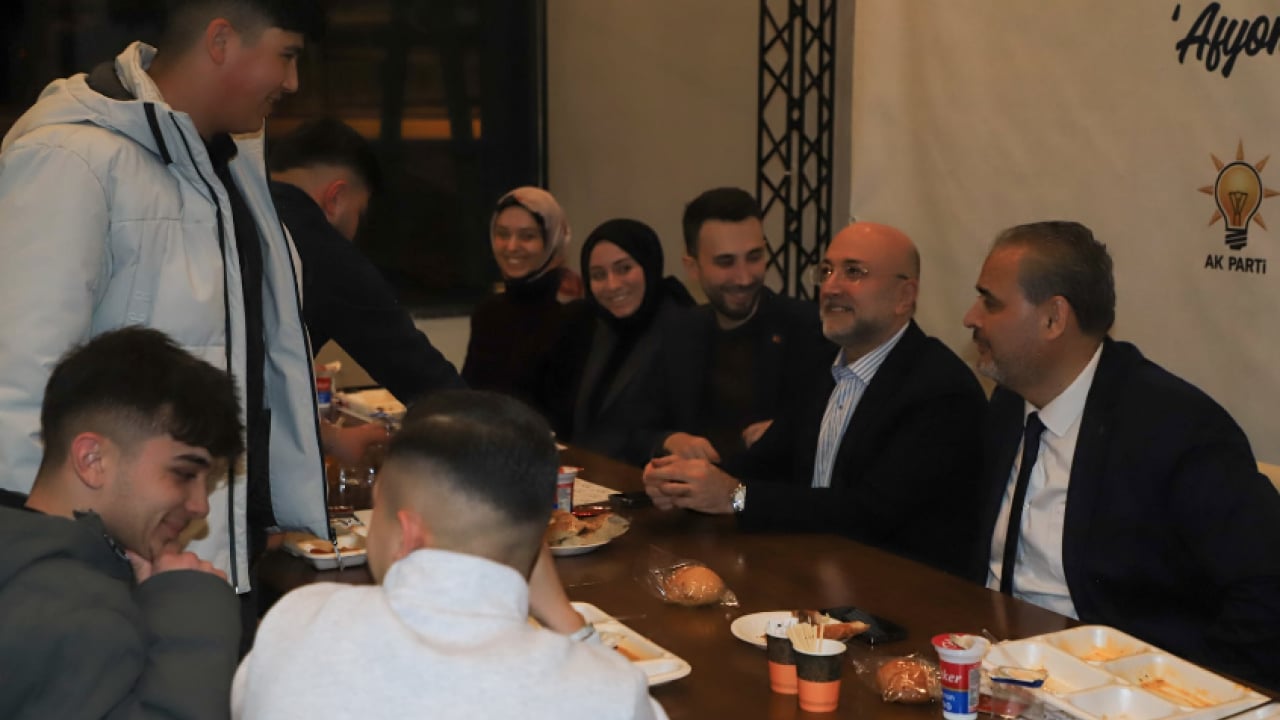 Foto - AK Parti Afyonkarahisar İl Başkanı Av. Turgay Şahin iftar programında...