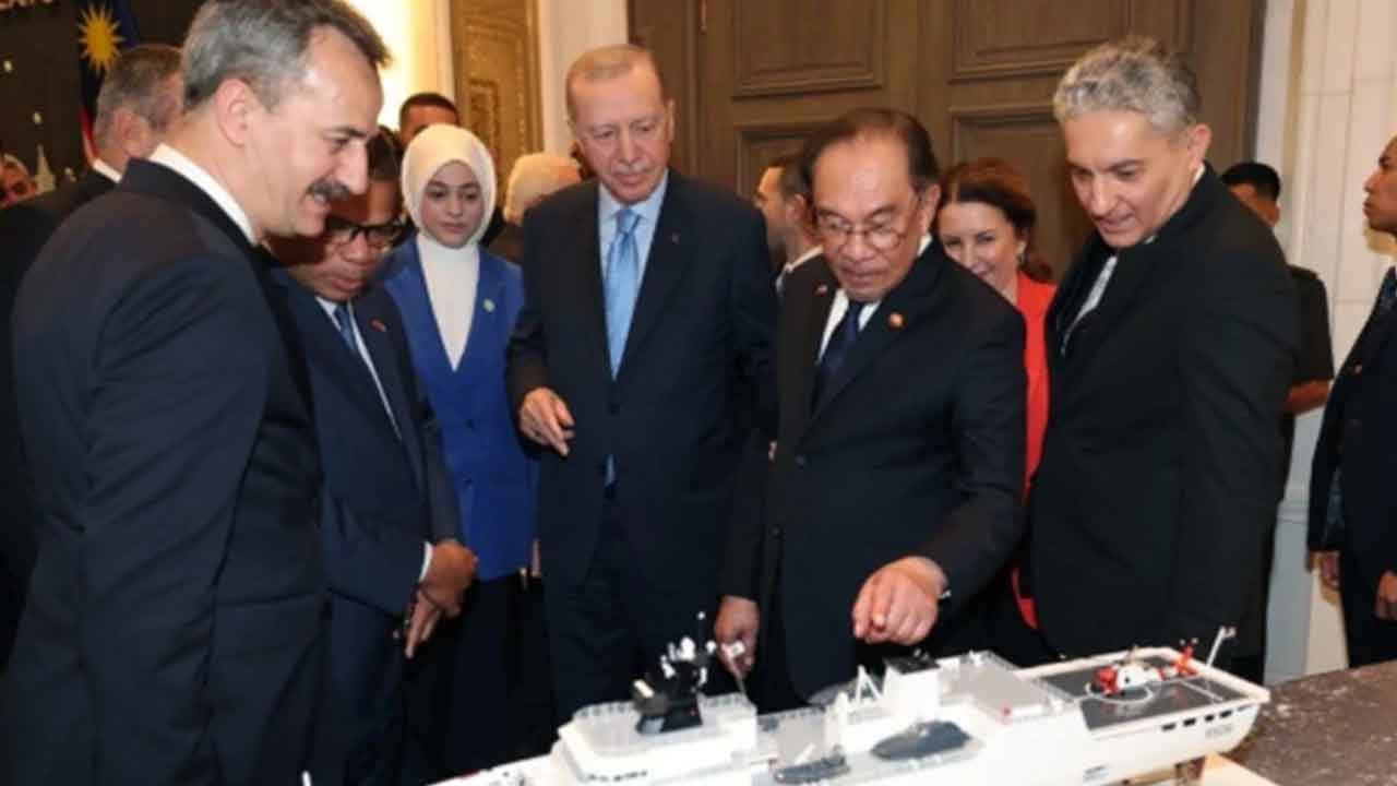 Foto - Kaan ve Hürjet alacakları konuşuluyordu! Resmen çıldırdılar: Türkiye'den dev gemiyi istediler