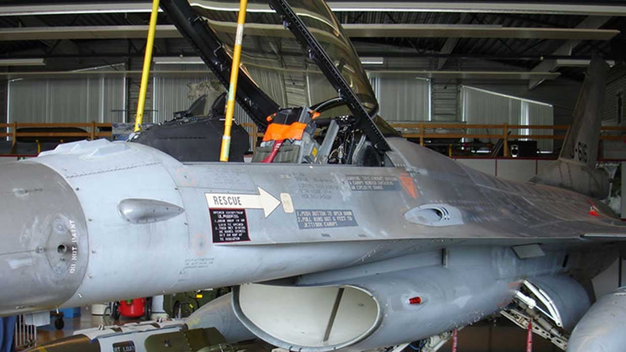 Foto - Canlı yayında sert tepki: Kaan'da vileda sapı dedikleri şey F-16'da da var