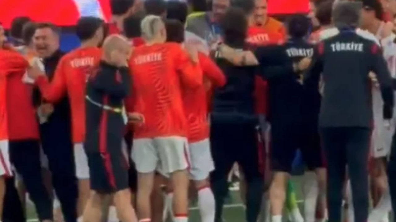 Foto - Kaan’ın golü sonrası yedek kulübemizde skandal hareket! A Milli Takım’a tepkiler çığ gibi