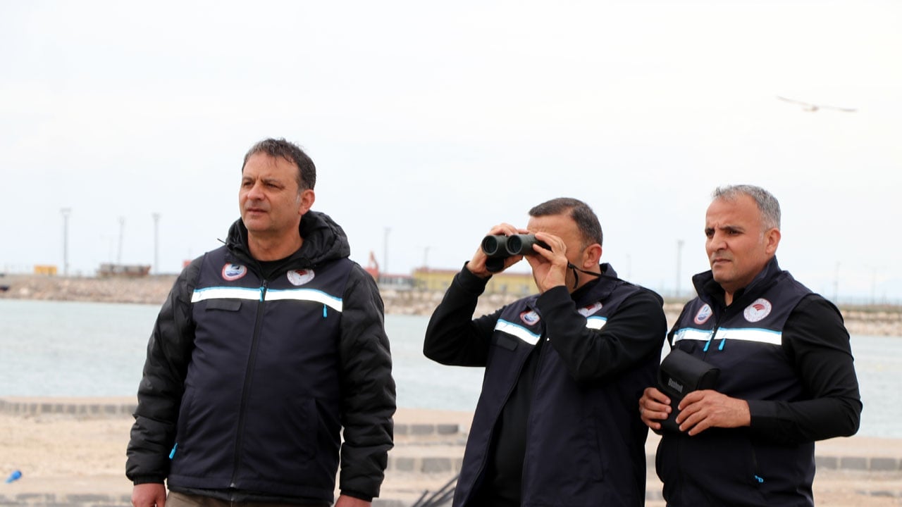 Foto - Kaçak avcılığa karşı 7/24 denetim! Van Gölü’nde inci kefali göçü başladı