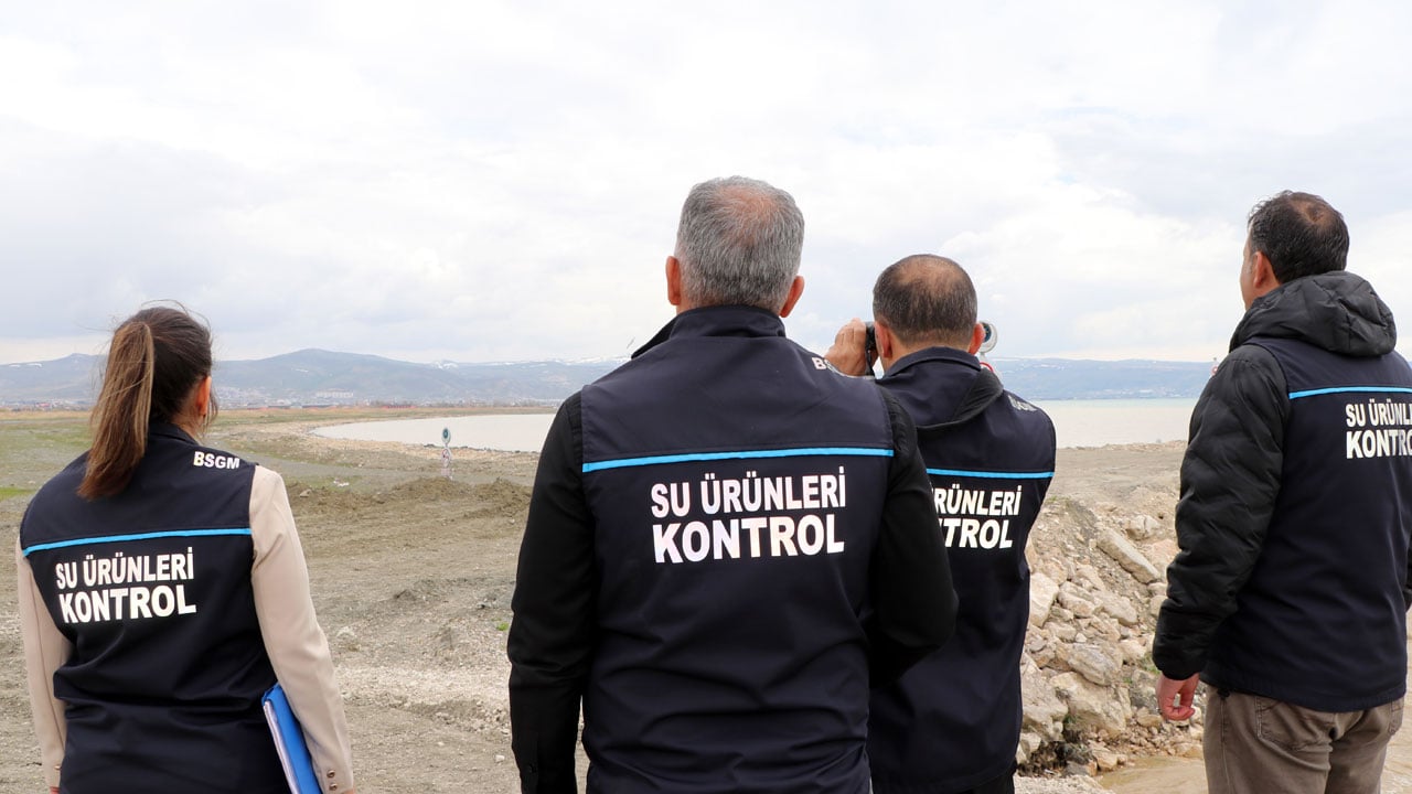 Foto - Kaçak avcılığa karşı 7/24 denetim! Van Gölü’nde inci kefali göçü başladı