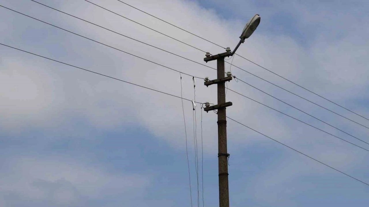 Foto - Kaçak elektrik kullanımı öyle bir boyuta ulaştı ki namuslu vatandaşları çileden çıkartacak: Allah sizi bildiği gibi yapsın