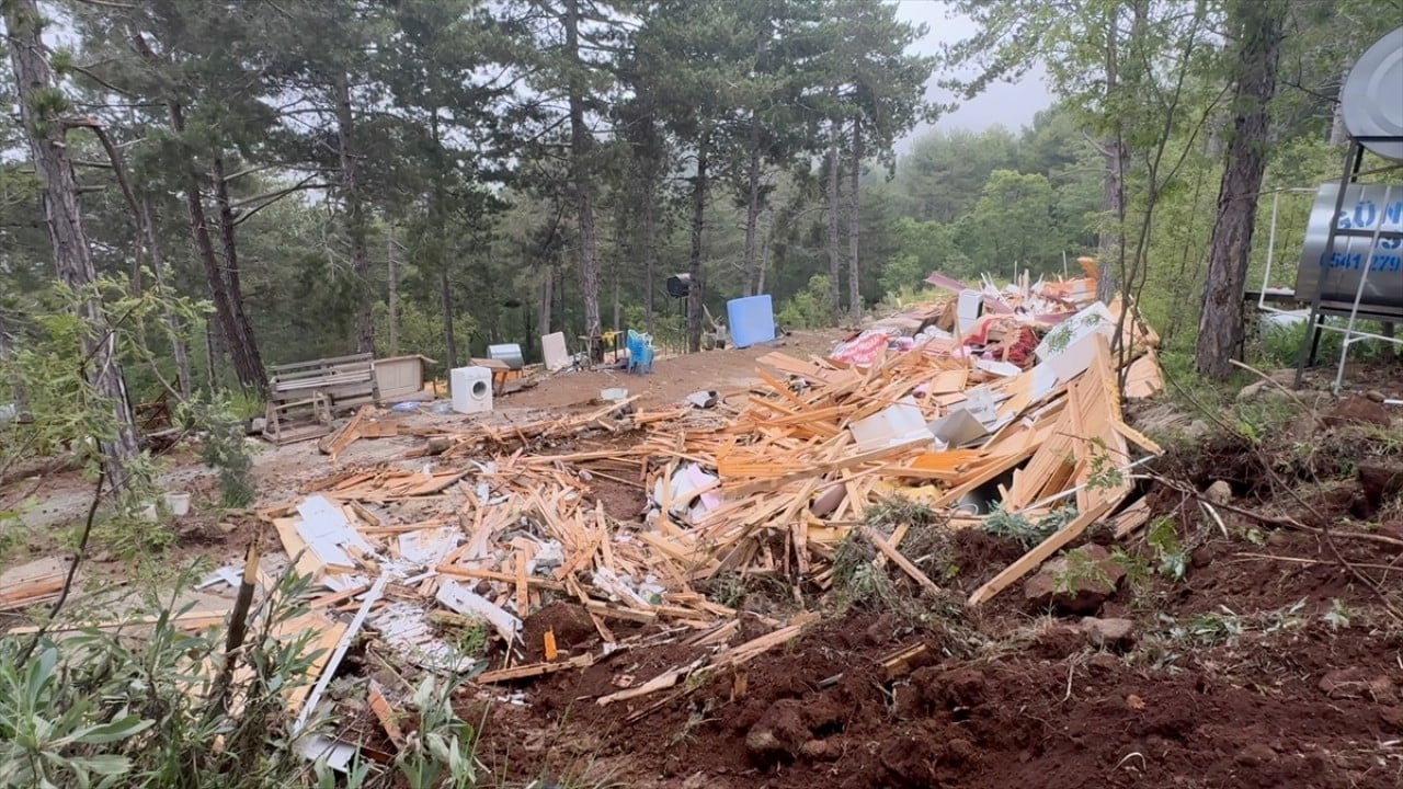 Foto - Kaçak evler bir bir yıkıldı Ormanı talan edenlere göz açtırılmıyor