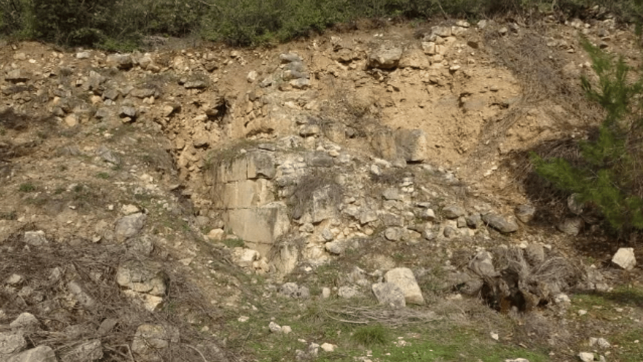 Foto - Kaçak kazı yapan defineciler bölgeyi alt üst etti