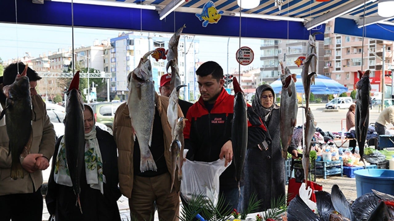 Foto - Kaçan hamsi tezgahlara geri döndü