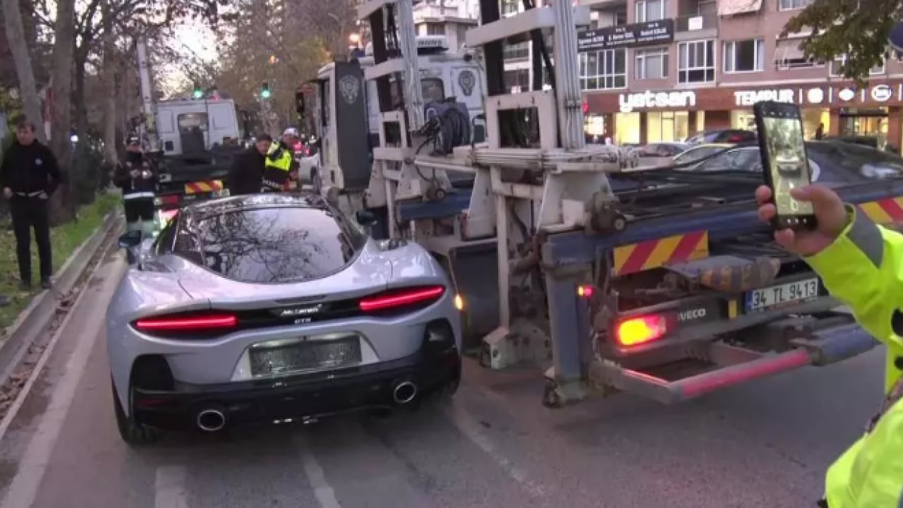 Foto - Kadıköy'de galeriye operasyon:11 milyar liralık vurgun iddiası!