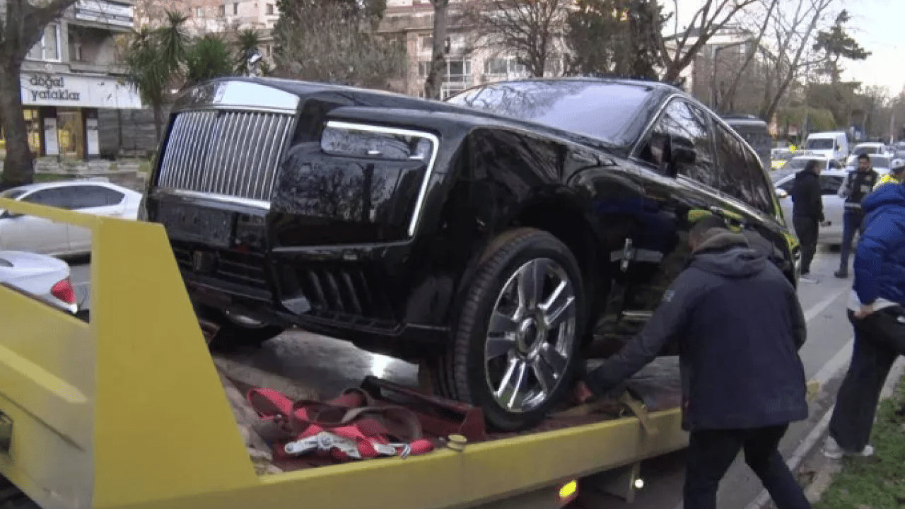 Kadıköy'de galeriye operasyon:11 milyar liralık vurgun iddiası!