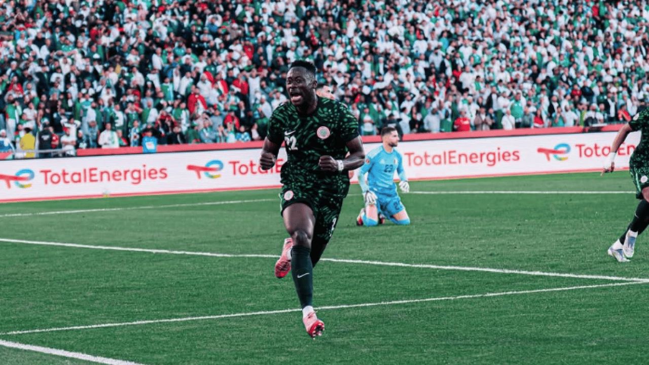 Kadıköy'de ibre yine Adams'a döndü: Menajeri gelecek!