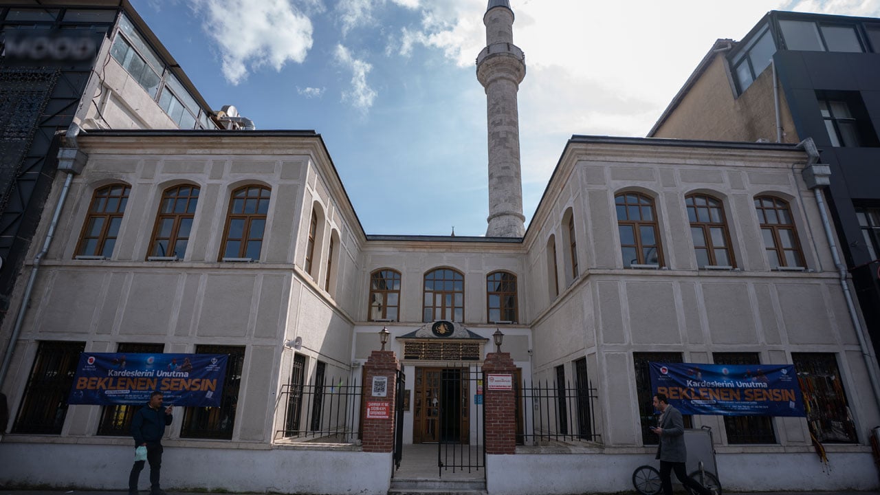 Foto - Kadıköy’ün simgesi ama denizle bağı koptu! İskele Camisi’nin dikkat çeken hikayesi