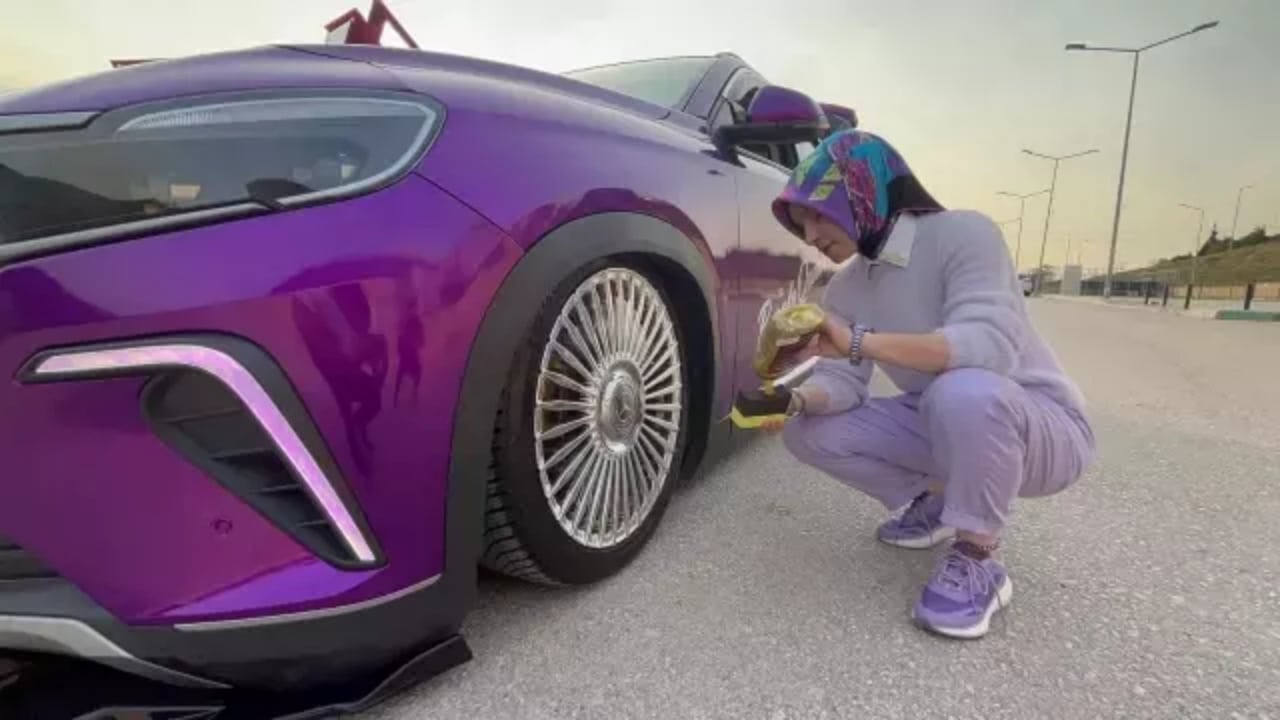 Foto - Kadının mor tutkusu TOGG’a sıçradı! 400 bin lira harcadı, gören dönüp bir daha baktı