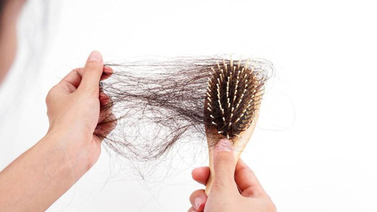 Foto - Kadınlarda saç dökülmesinin gerçek sebebi! Saçınız değil, sağlığınız dökülüyor olabilir