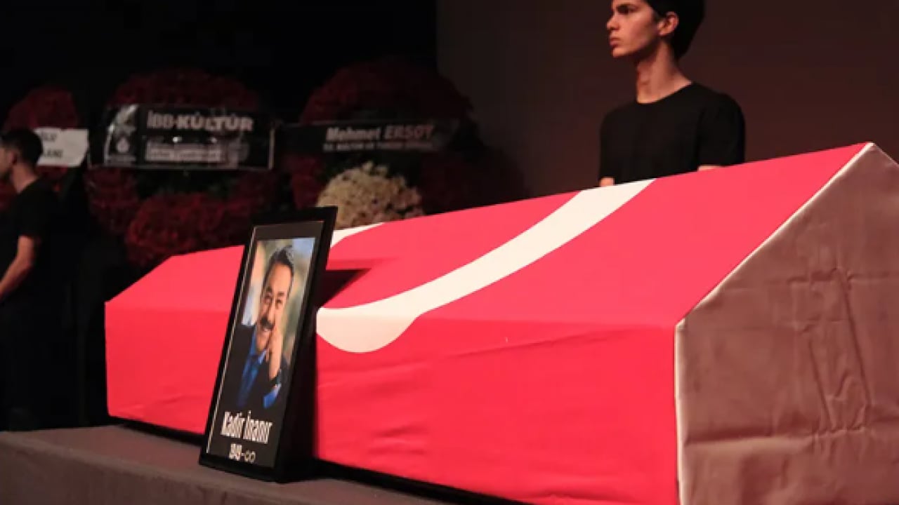 Foto - Kadir İnanır'ın acısına dayanamadı! Defin sırasında fenalaştı!