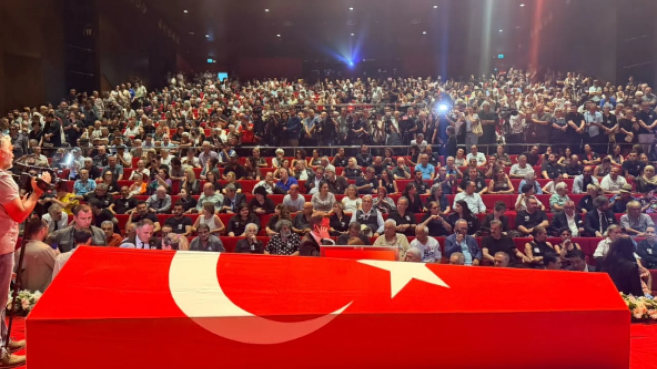 Foto - Kadir İnanır'ın acısına dayanamadı! Defin sırasında fenalaştı!