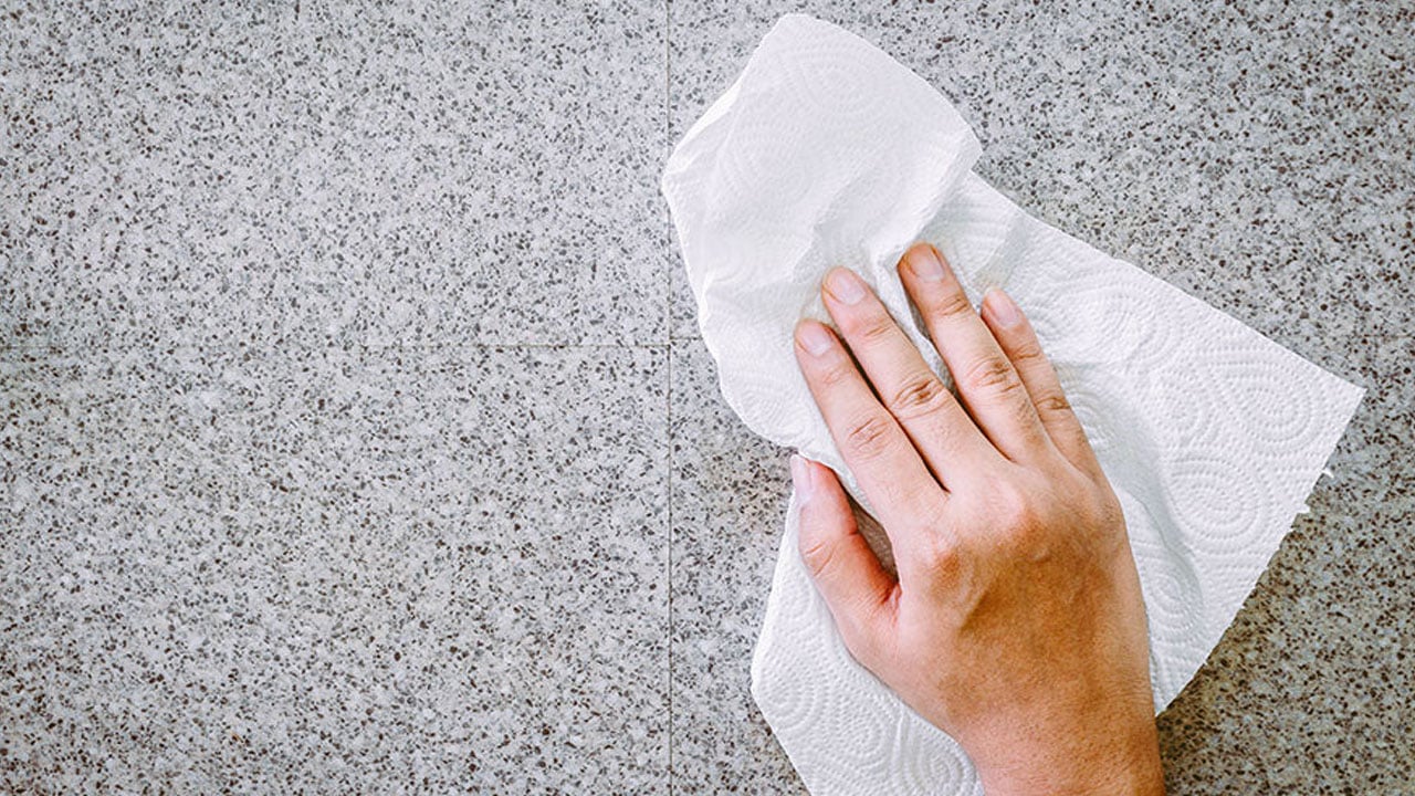 Kağıt havluyla siliyorsanız dikkat! Siz siz olun bu yüzeylerde kağıt havlu kullanmayın