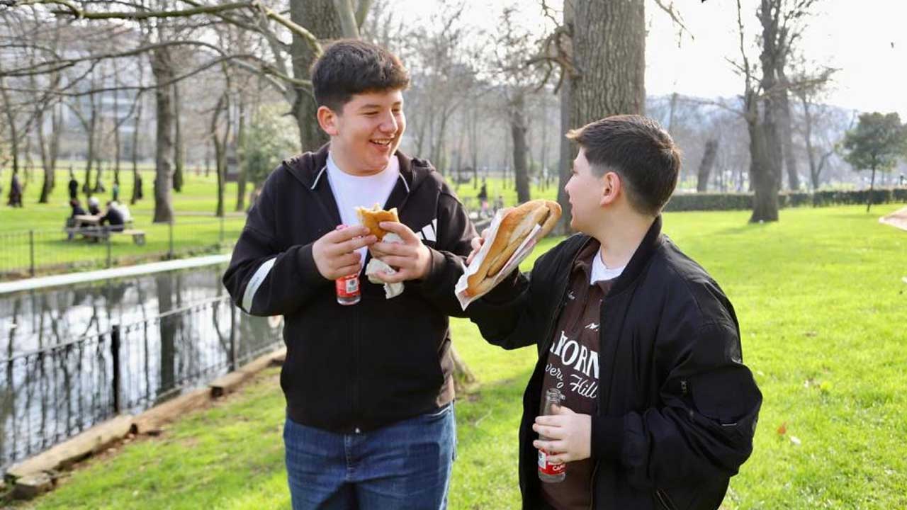Foto - Kağıthane Belediyesi'nden vatandaşlara balık ekmek şöleni!